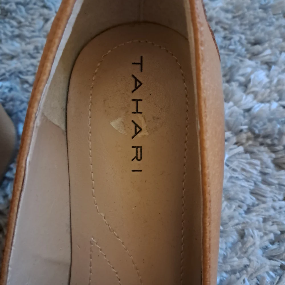 Tahari Brown Loafers with Gold Chain - Picture 5 of 6